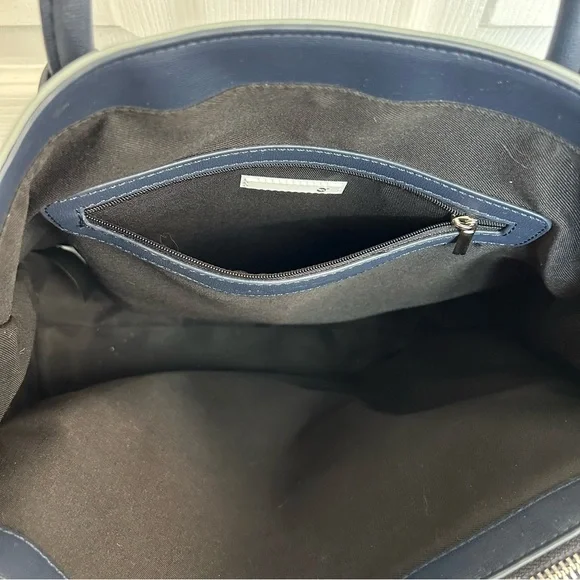 Chic Blue Two-Tone Tote Bag - Picture 11 of 16